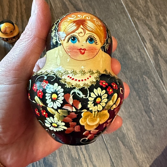 Matryoshka Russian Nesting Dolls Set - Picture 3 of 7
